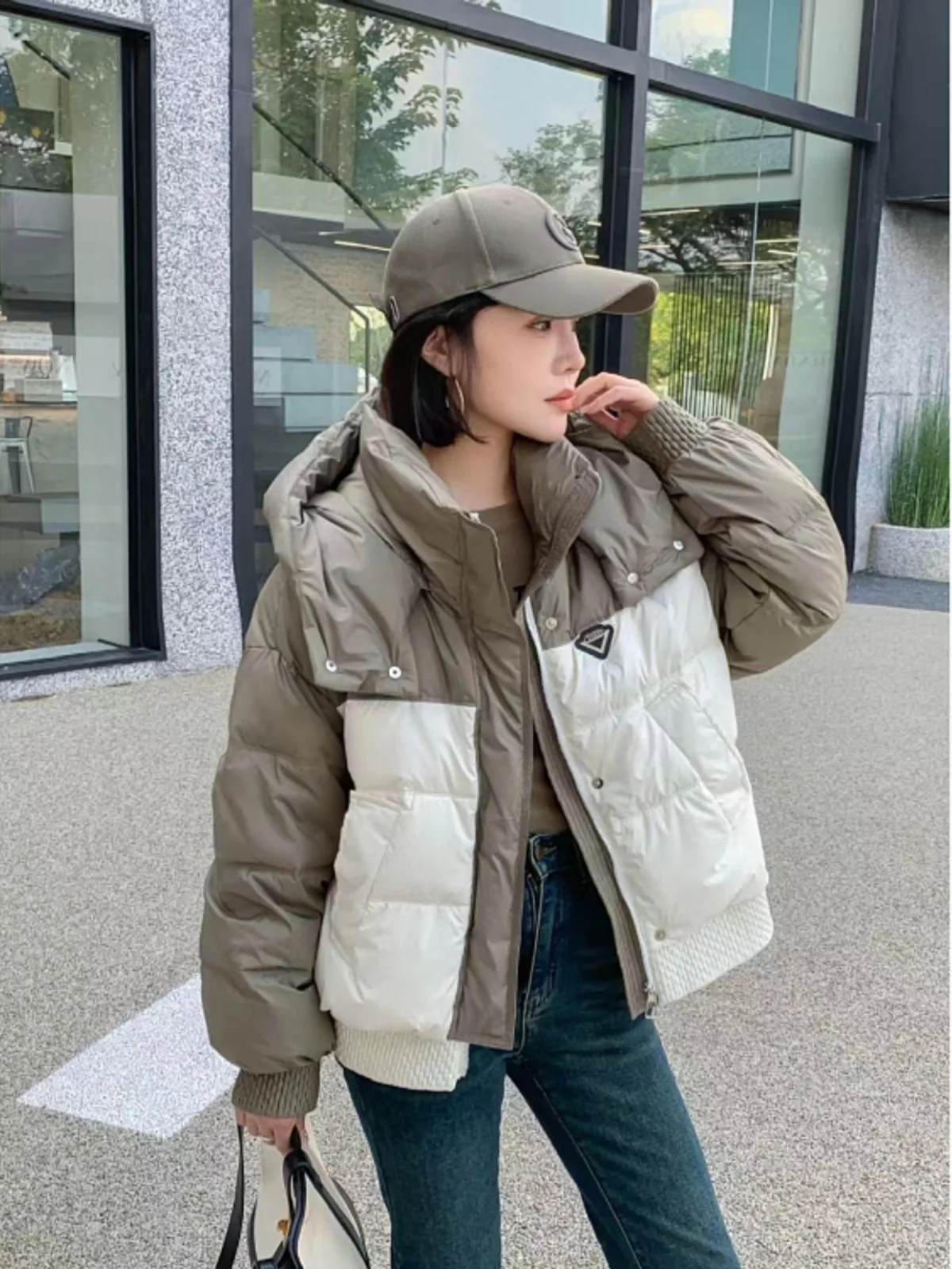 Winter Women's Jackets 2024 New White Duck Down Light Warm Short Down Jacket Color Blocking Casual Loose Hooded Women Parkas
Winter Women's Jackets 2024 New White Duck Down Light Warm Short Down Jacket Color Blocking Casual Loose Hooded Women Parkas