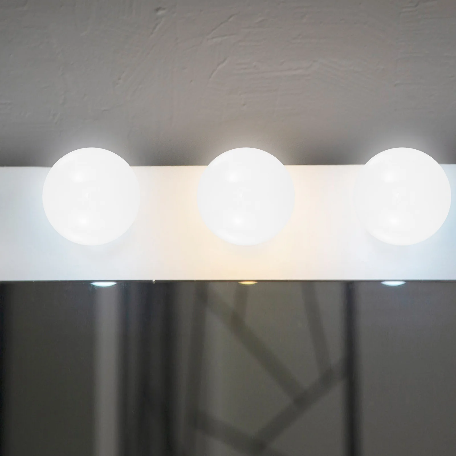 10pcs Makeup Mirror Light Shade Round Led Bulb Cover Soft Lighting Replacement For Vanity Bathroom Bedroom Lamp Fixtures Globes
10pcs Makeup Mirror Light Shade Round Led Bulb Cover Soft Lighting Replacement For Vanity Bathroom Bedroom Lamp Fixtures Globes