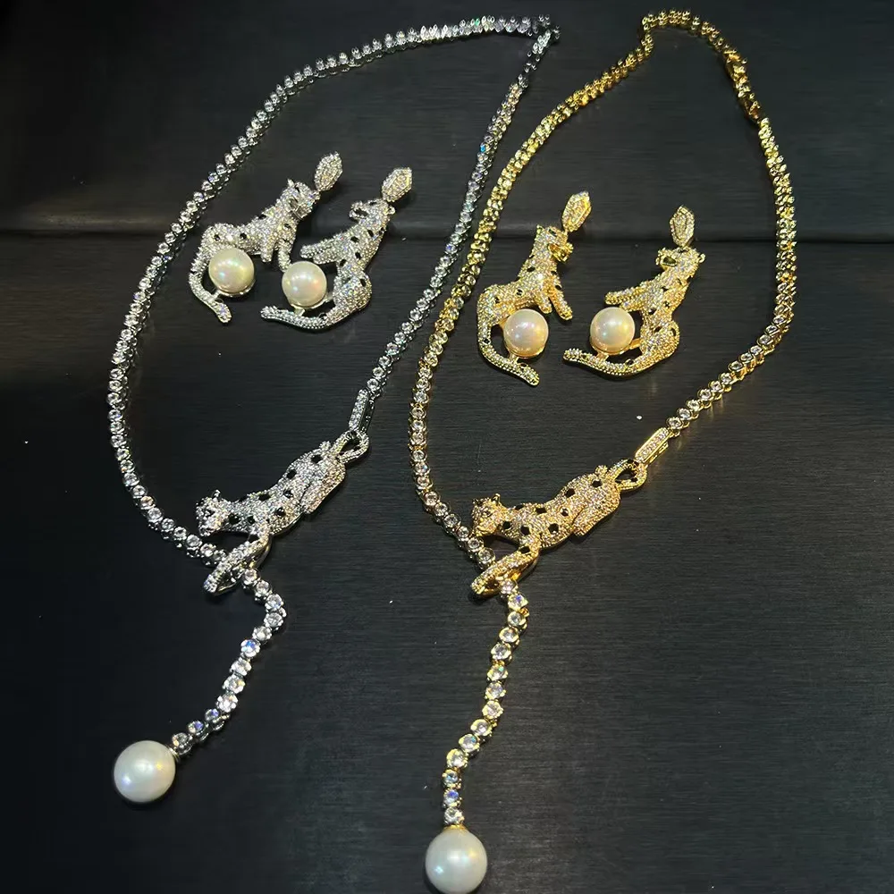 Light Luxury Zircon Leopard Pendant Necklace Earring Two-Piece Set Fashion Woman Jewelry Set Dress Banquet Accessories
Light Luxury Zircon Leopard Pendant Necklace Earring Two-Piece Set Fashion Woman Jewelry Set Dress Banquet Accessories