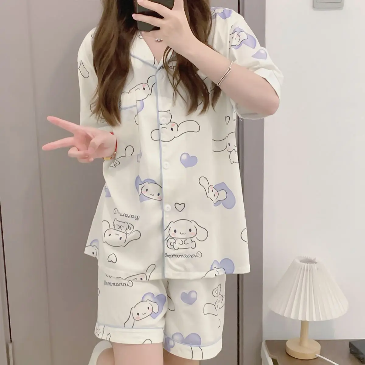 Пижама Sanrio Cinnamoroll, комплект из двух предметов, летние пижамные шорты, одежда для сна с короткими рукавами, кавайное мультяшное платье-неглиже, женская домашняя одежда
Пижама Sanrio Cinnamoroll, комплект из двух предметов, летние пижамные шорты, одежда для сна с короткими рукавами, кавайное мультяшное платье-неглиже, женская домашняя одежда
