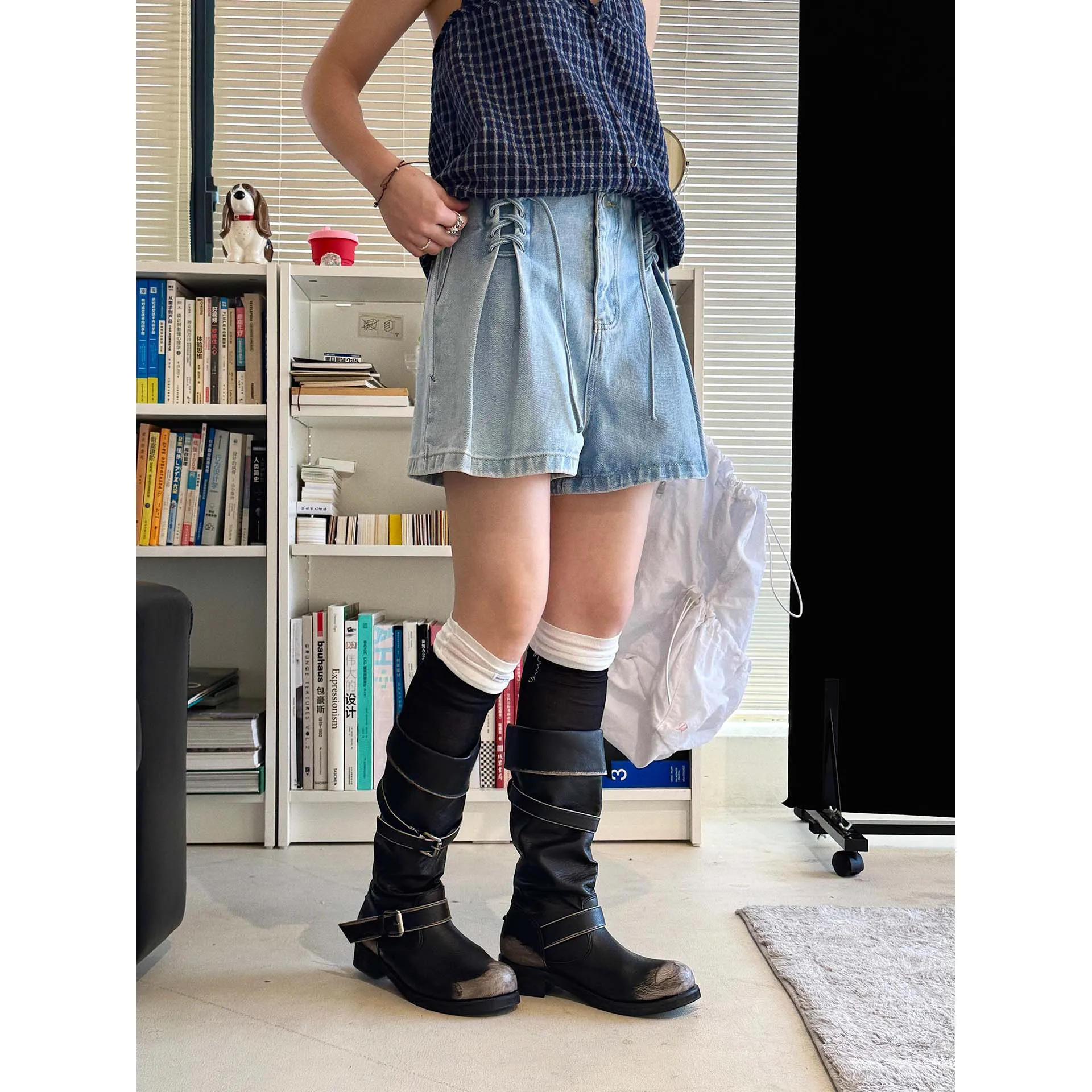 Summer Retro High-Waisted A-Line Denim Shorts With Side Ties For Women, Slimming Effect
Summer Retro High-Waisted A-Line Denim Shorts With Side Ties For Women, Slimming Effect