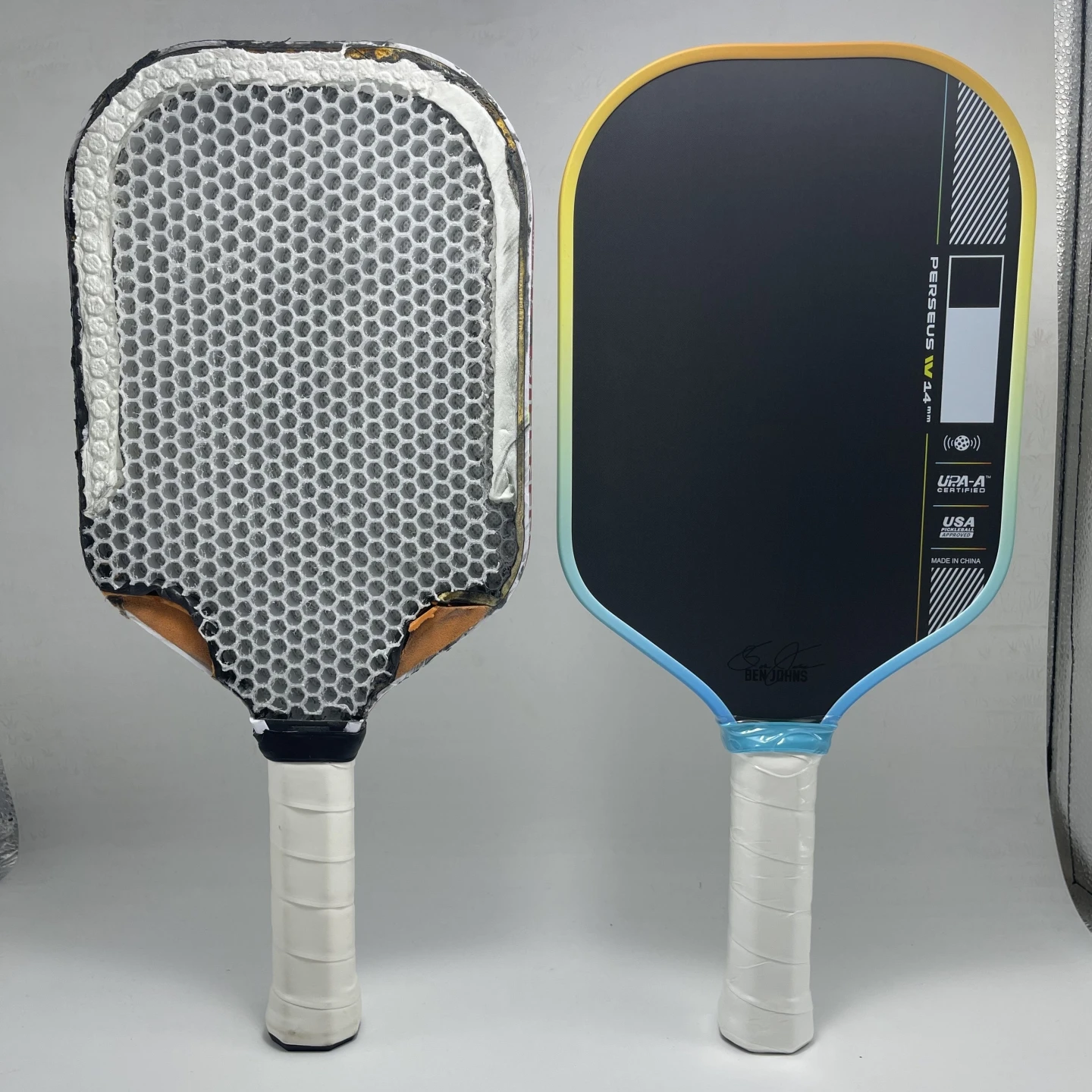 Pickleball paddle 4 with integrated core hot-pressed T700 carbon fiber, honeycomb core, fabric-textured matte surface, USAPA cer
Pickleball paddle 4 with integrated core hot-pressed T700 carbon fiber, honeycomb core, fabric-textured matte surface, USAPA cer