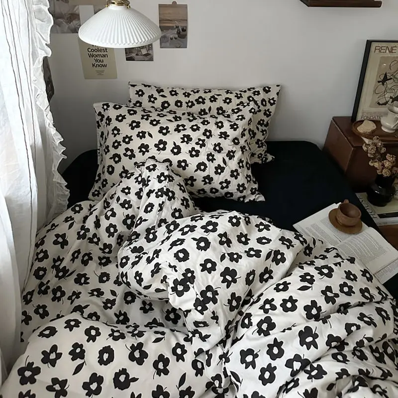 3D Simple Flower Bedding Set Black White Fashion Home Textile For Kids Teens Adults With Bed Sheet Pillowcase Home Decor Fresh
3D Simple Flower Bedding Set Black White Fashion Home Textile For Kids Teens Adults With Bed Sheet Pillowcase Home Decor Fresh