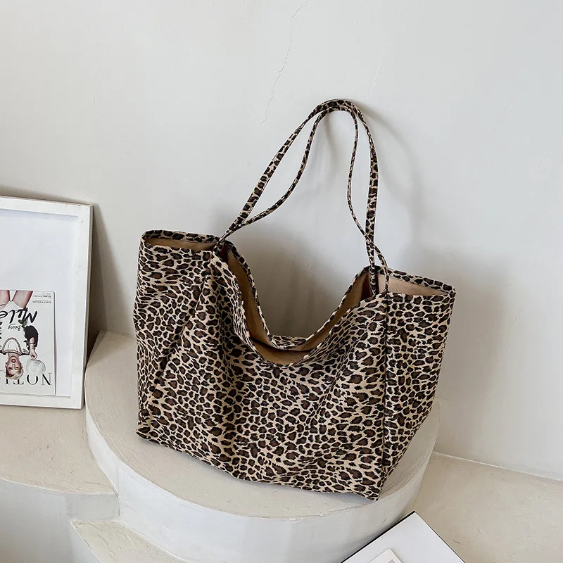 Women's Leopard Pattern Shoulder Bags Leisure Large Capacity Nylon Travel Handbag Portable Purses Shopping Vintage Tote Bags
Women's Leopard Pattern Shoulder Bags Leisure Large Capacity Nylon Travel Handbag Portable Purses Shopping Vintage Tote Bags
