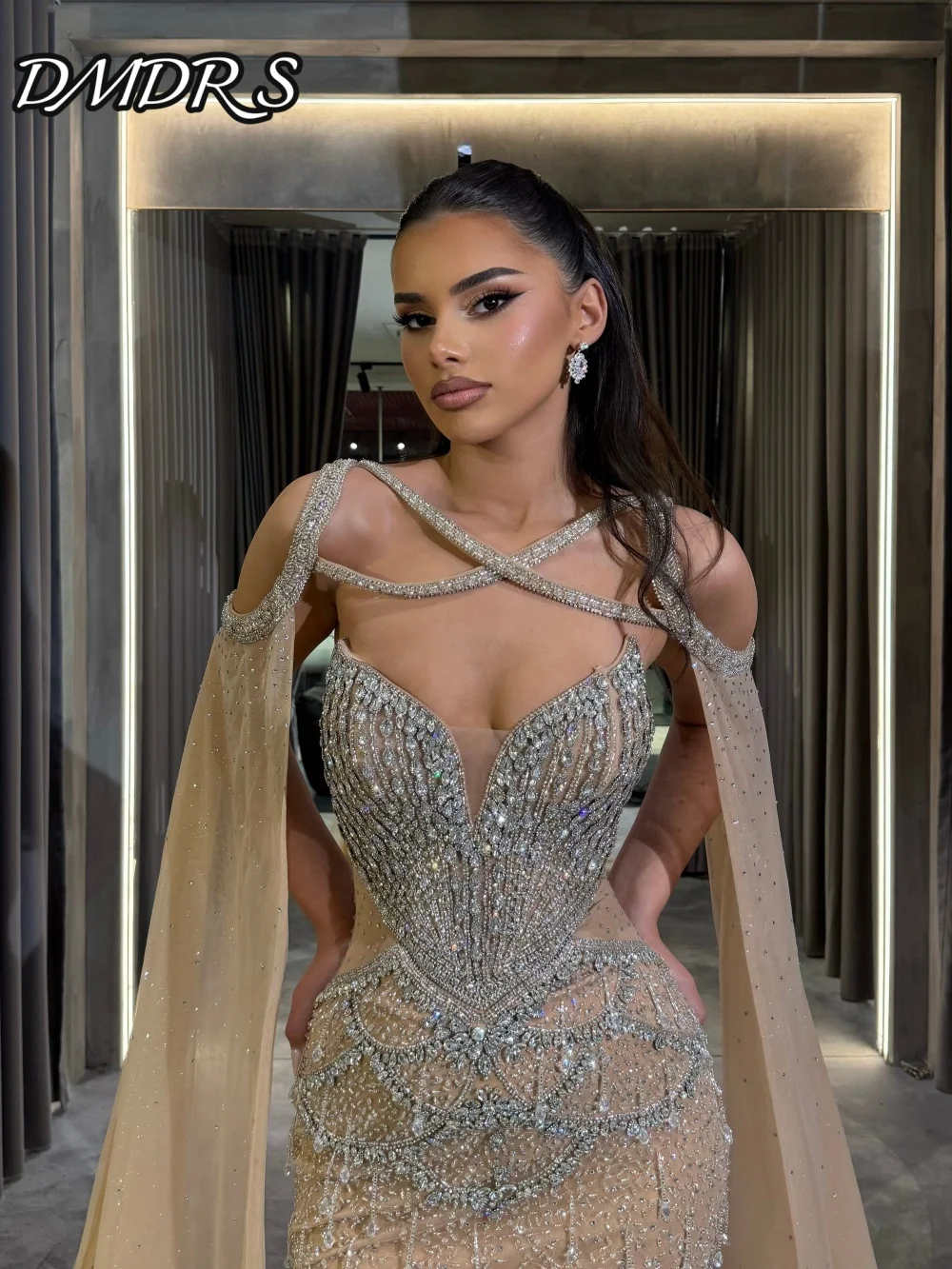 Luxurious Cape Evening Dress Romantic Sweetheart Beaded Party Gown Elegant Crystal Floor Length Party Dresses فساتين سهرة
Luxurious Cape Evening Dress Romantic Sweetheart Beaded Party Gown Elegant Crystal Floor Length Party Dresses فساتين سهرة