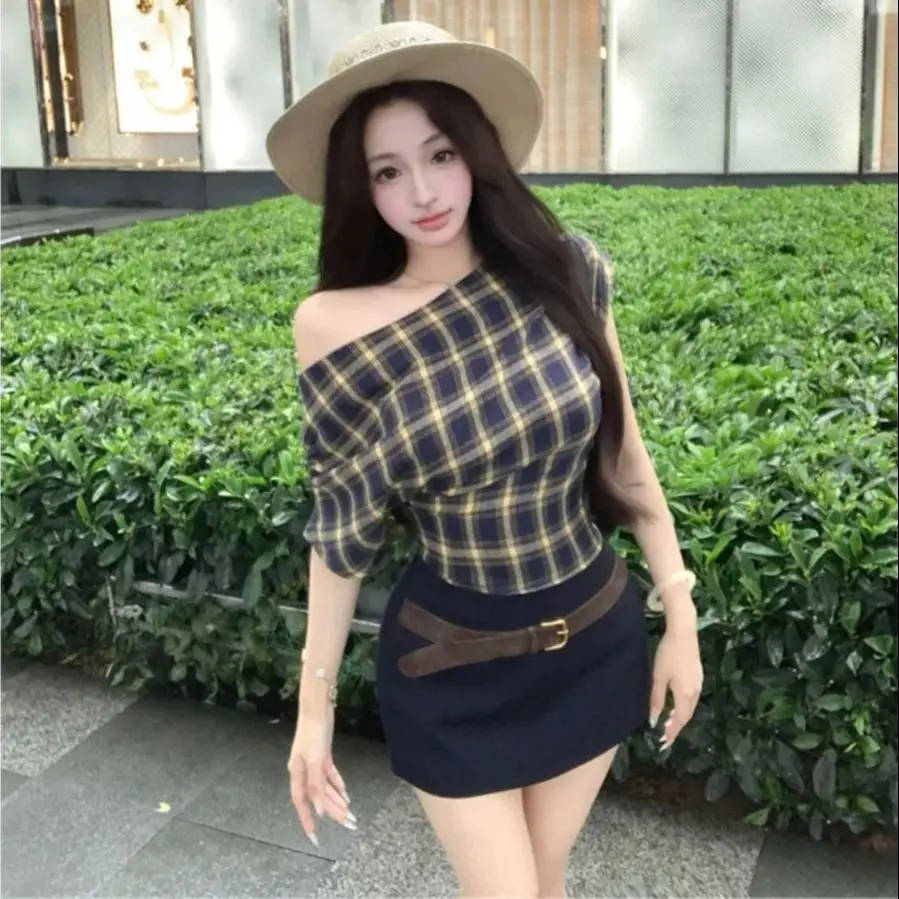 New Summer Two-Piece Set Plaid Slanted Shoulder Short-Sleeved T-Shirt Top Short Hip-Covered Skirt Waist-Hugging Slimming Suit
New Summer Two-Piece Set Plaid Slanted Shoulder Short-Sleeved T-Shirt Top Short Hip-Covered Skirt Waist-Hugging Slimming Suit