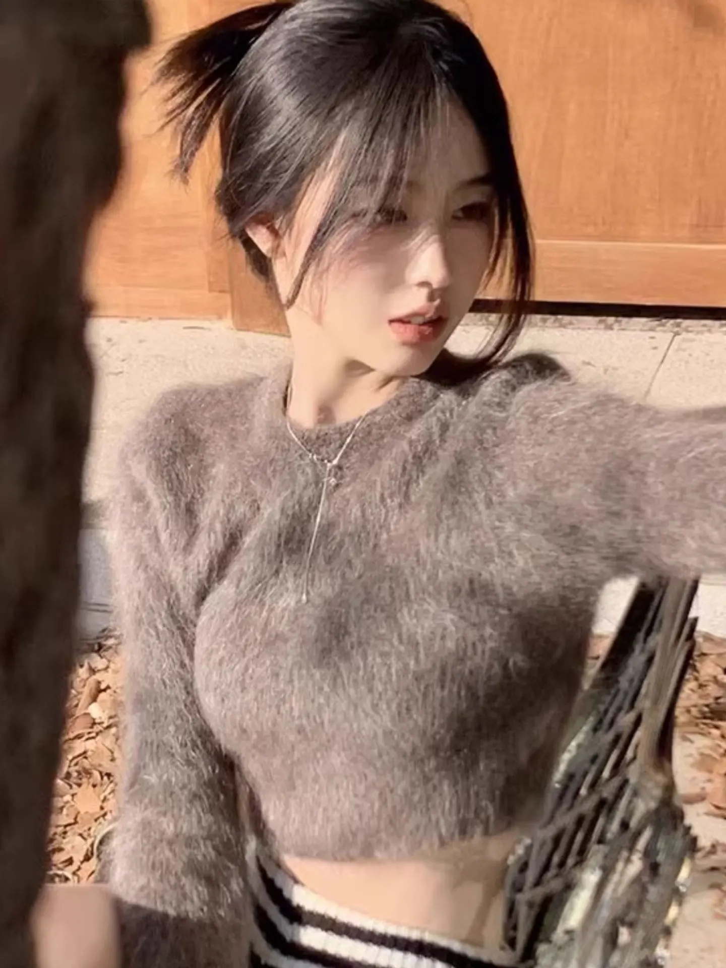 Soft Short Knitted Mink Velvet High Waist Thickened Autumn Winter Ladies Sweater City Walk Commute Style Korean Fit Knit Base...
Soft Short Knitted Mink Velvet High Waist Thickened Autumn Winter Ladies Sweater City Walk Commute Style Korean Fit Knit Base...