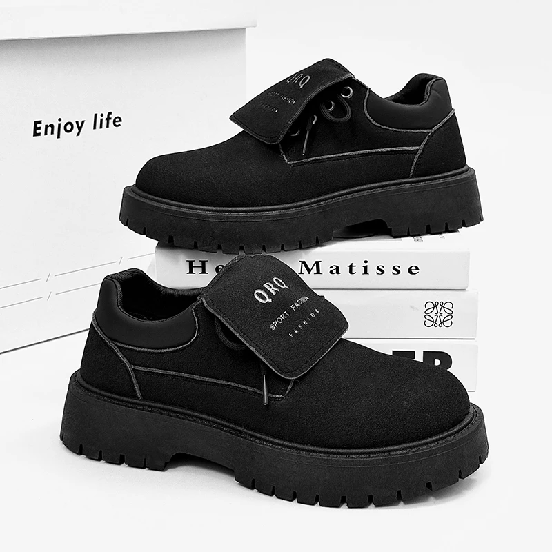 Designer Flip Tongue Outdoor Oxford Shoes Men's Formal Leather Shoes Retro Cow Suede Thick Soled Height Increasing Ankle Boots
Designer Flip Tongue Outdoor Oxford Shoes Men's Formal Leather Shoes Retro Cow Suede Thick Soled Height Increasing Ankle Boots