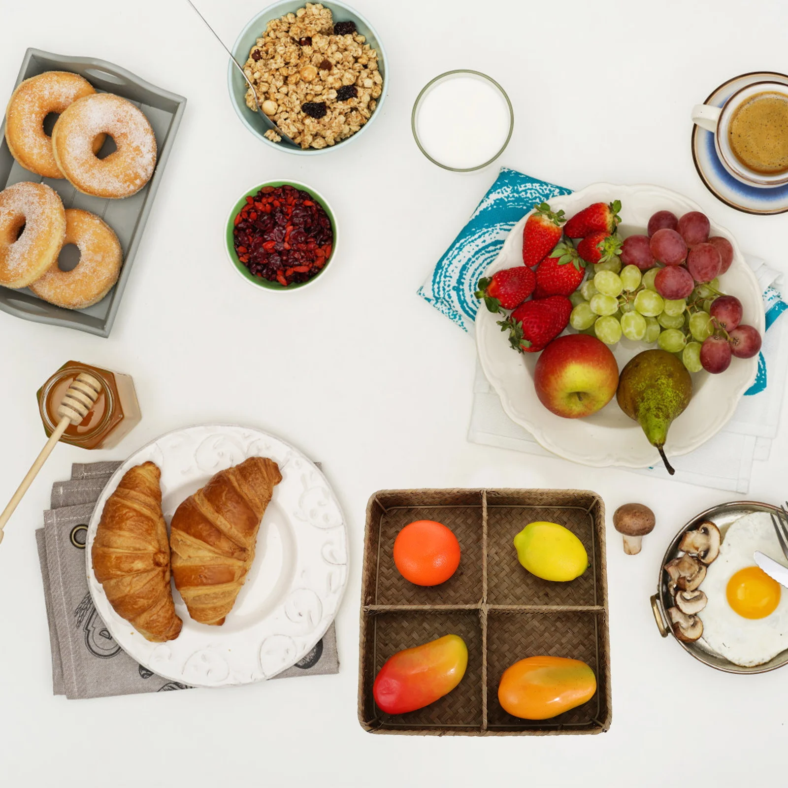 1Pcs Creative Four-Compartment Woven Basket Tea Table Storage Organizer for Fruits Cosmetics Multi-Purpose Home Decor
1Pcs Creative Four-Compartment Woven Basket Tea Table Storage Organizer for Fruits Cosmetics Multi-Purpose Home Decor