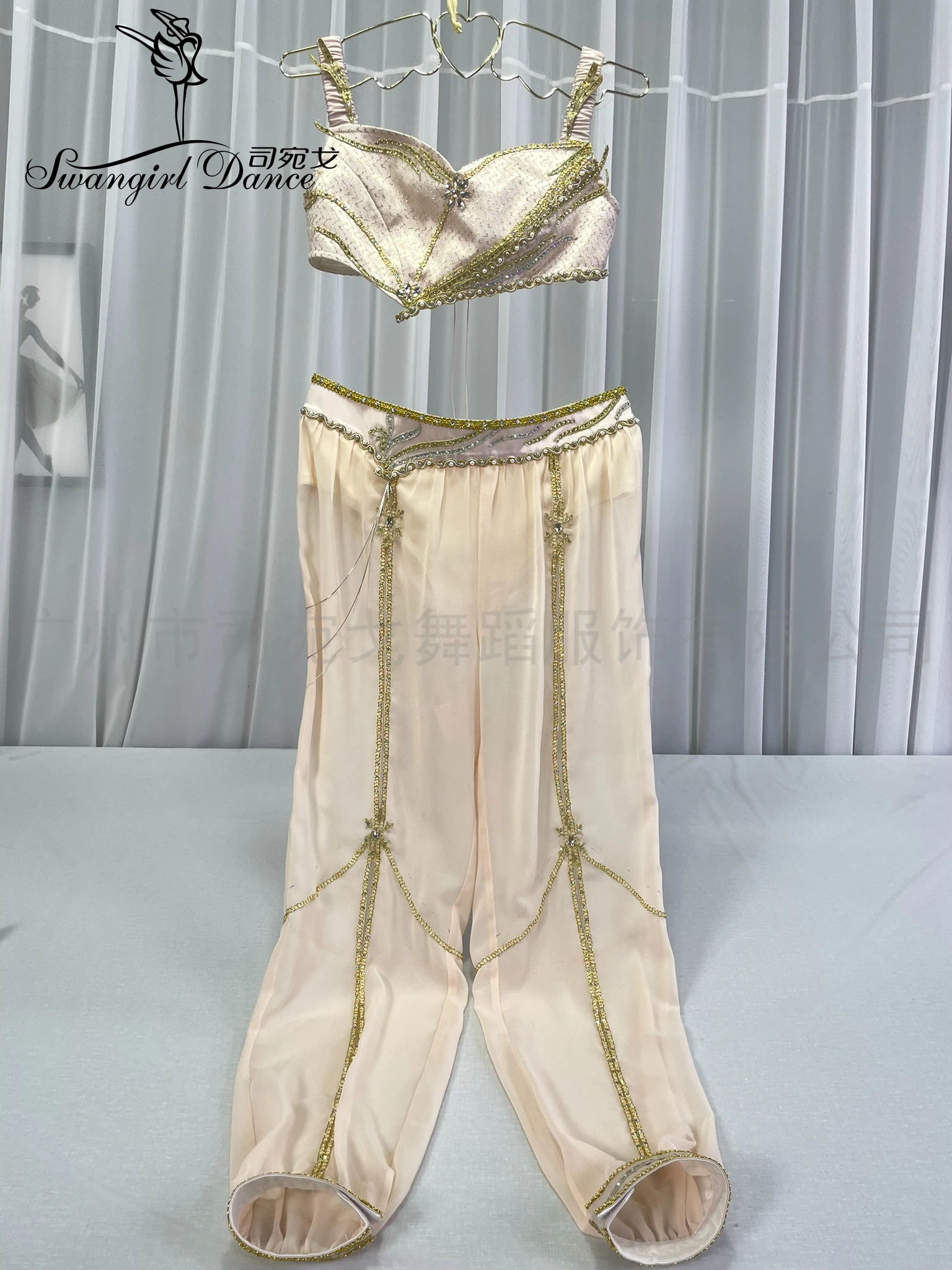 Champagne-colored Le Corsaire La Bayadère variation ballet competition performance costume tailored BT4573-B
Champagne-colored Le Corsaire La Bayadère variation ballet competition performance costume tailored BT4573-B