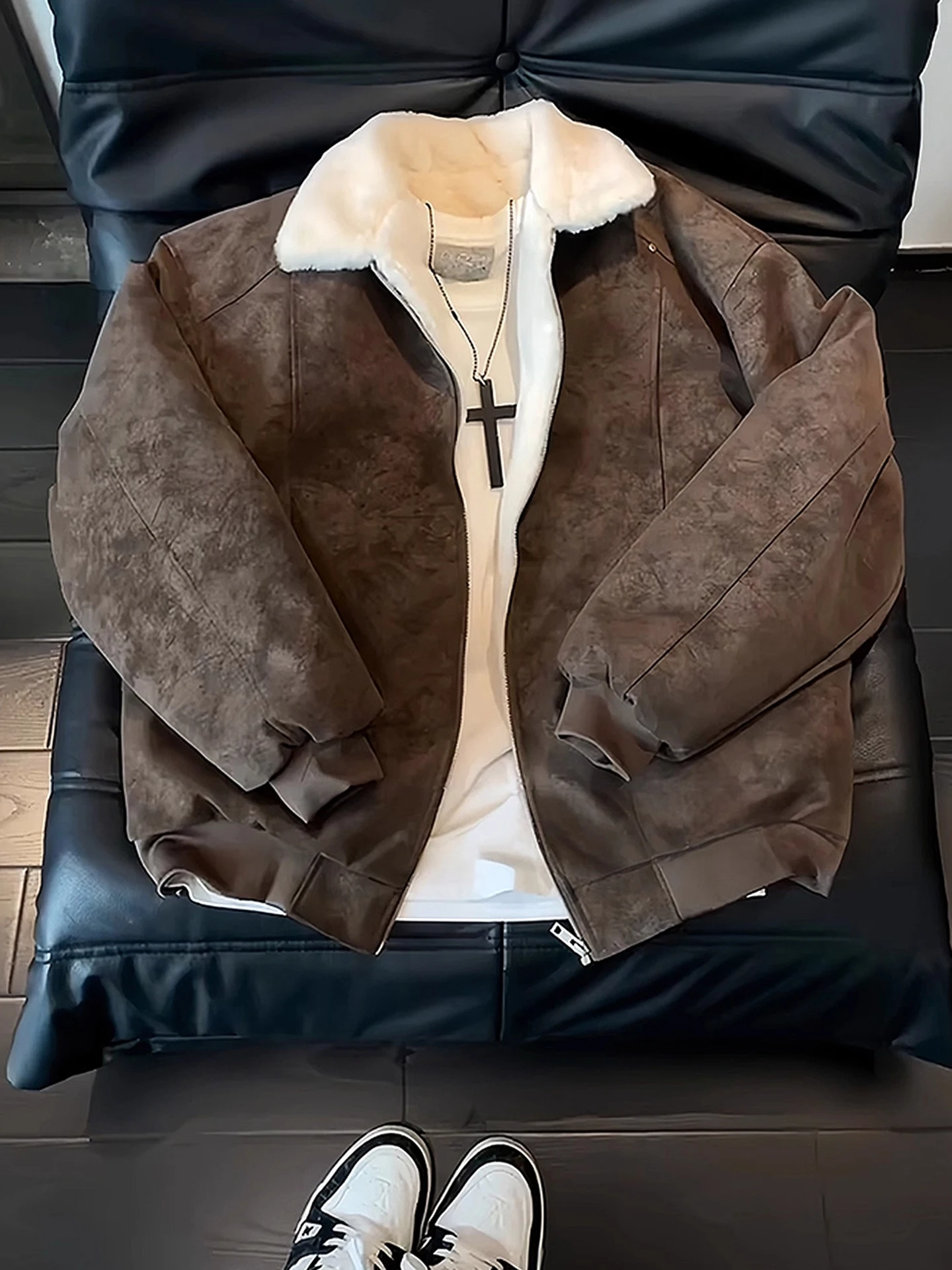 Мужская теплая хлопковая куртка с подкладкой из овечьего флиса, зимнее пальто кофейного цвета из искусственной кожи, повседневная рабочая одежда, с длинными рукавами, на молнии
Мужская теплая хлопковая куртка с подкладкой из овечьего флиса, зимнее пальто кофейного цвета из искусственной кожи, повседневная рабочая одежда, с длинными рукавами, на молнии