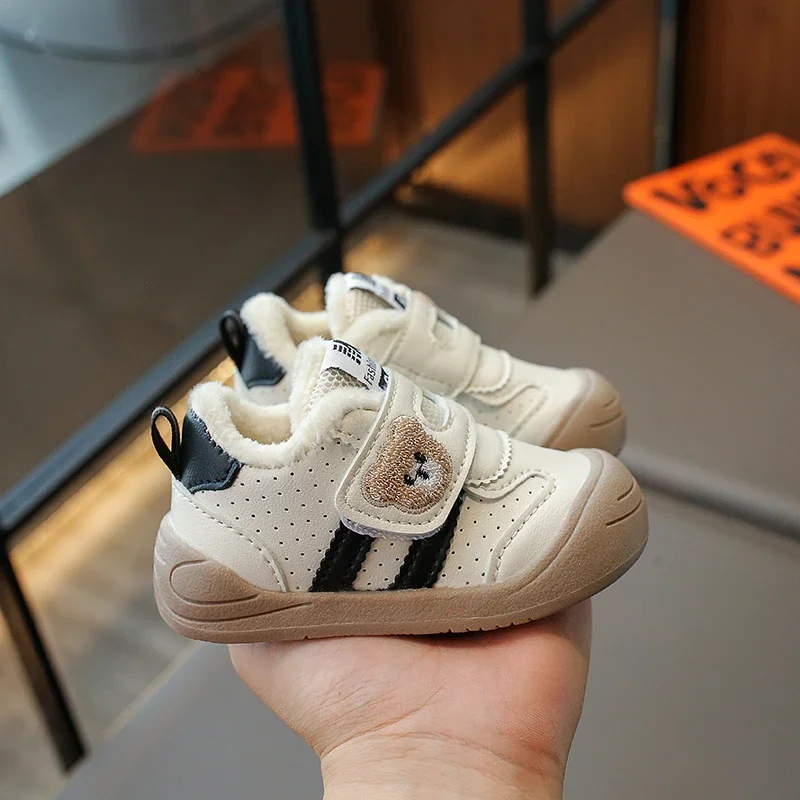 2024 Children Casual Plush Shoes for Girls Boys Winter New Fashion Korean Style Soft Sole Anti-slippery Versatile Chic Warm Shoe
2024 Children Casual Plush Shoes for Girls Boys Winter New Fashion Korean Style Soft Sole Anti-slippery Versatile Chic Warm Shoe