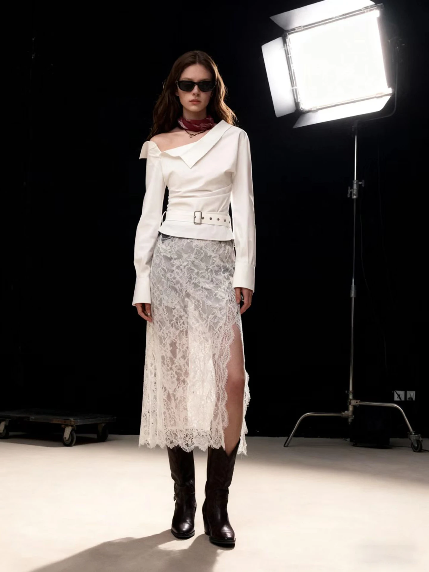 HUAAPPUW Asymmetric Shoulder Bared Shirt Spring New Style White Waist Cinched Pleated Overhead Women's Cotton Blend Shirt
HUAAPPUW Asymmetric Shoulder Bared Shirt Spring New Style White Waist Cinched Pleated Overhead Women's Cotton Blend Shirt