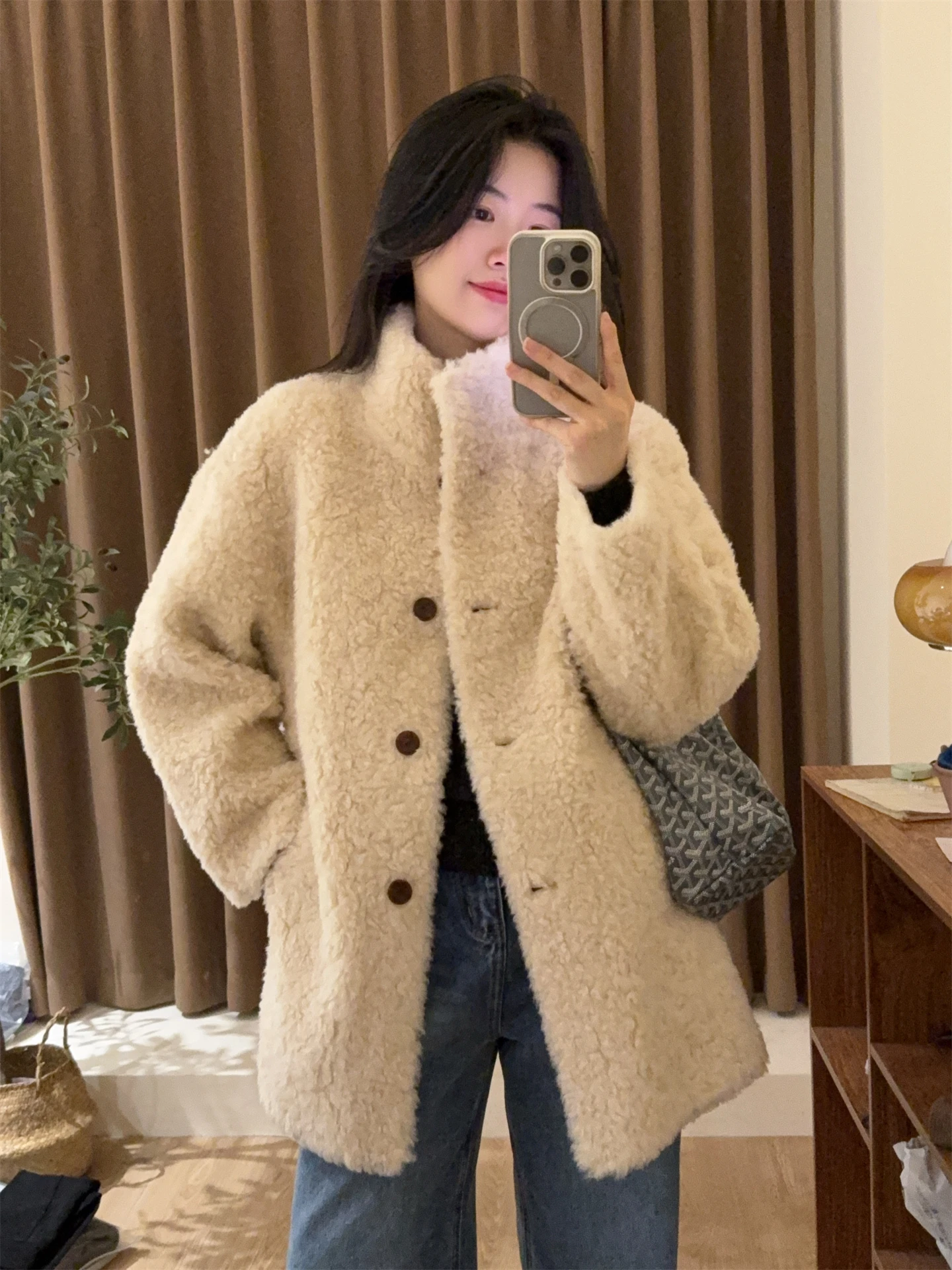 Женское теплое пальто из меха ягненка с воротником-стойкой из тонкой шерсти 00% повседневное пальто средней длины с застежкой на пуговицы Long Sve
Женское теплое пальто из меха ягненка с воротником-стойкой из тонкой шерсти 00% повседневное пальто средней длины с застежкой на пуговицы Long Sve