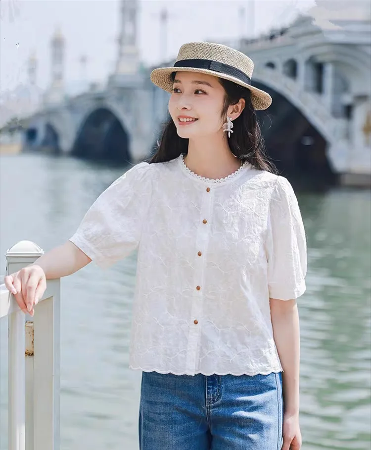 New Summer White Embroidery Shirt Women Fashion Design O-neck Puff Short Sleeve Pure Cotton Blouse Slim Elegant Top
New Summer White Embroidery Shirt Women Fashion Design O-neck Puff Short Sleeve Pure Cotton Blouse Slim Elegant Top