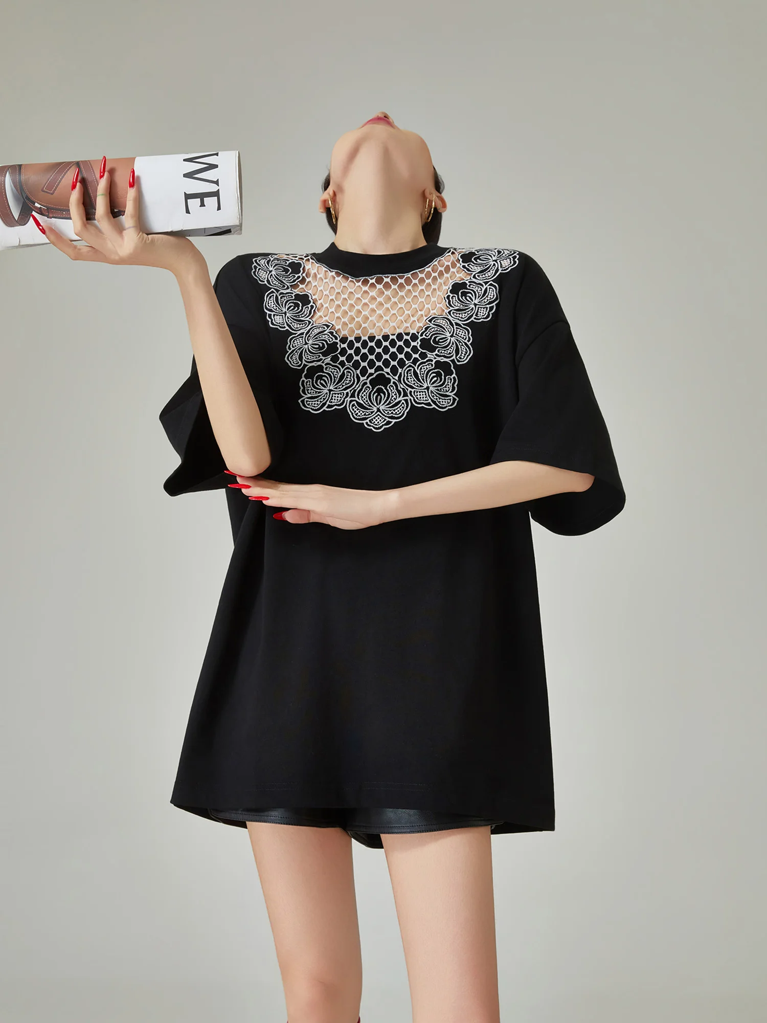 Black Floral Embroidery round Neck Short Sleeve T-Shirt Women's Loose Casual Top Summer New Style Hollow out Design Polyester...
Black Floral Embroidery round Neck Short Sleeve T-Shirt Women's Loose Casual Top Summer New Style Hollow out Design Polyester...