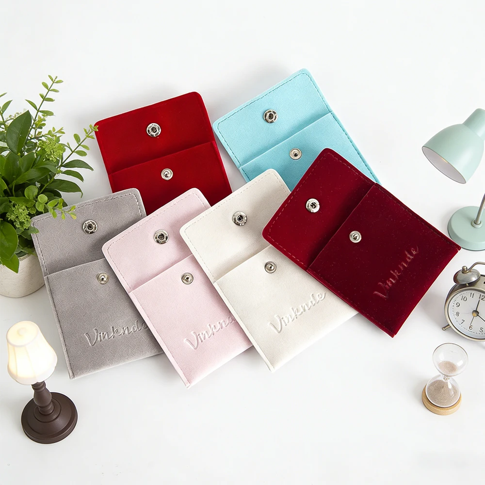 100Pack 8x8cm Velvet Jewelry Gift Bag Custom Logo Package Snap Button Pouch Wedding Travel Ring Brooch Necklace Organizer Sack
100Pack 8x8cm Velvet Jewelry Gift Bag Custom Logo Package Snap Button Pouch Wedding Travel Ring Brooch Necklace Organizer Sack
