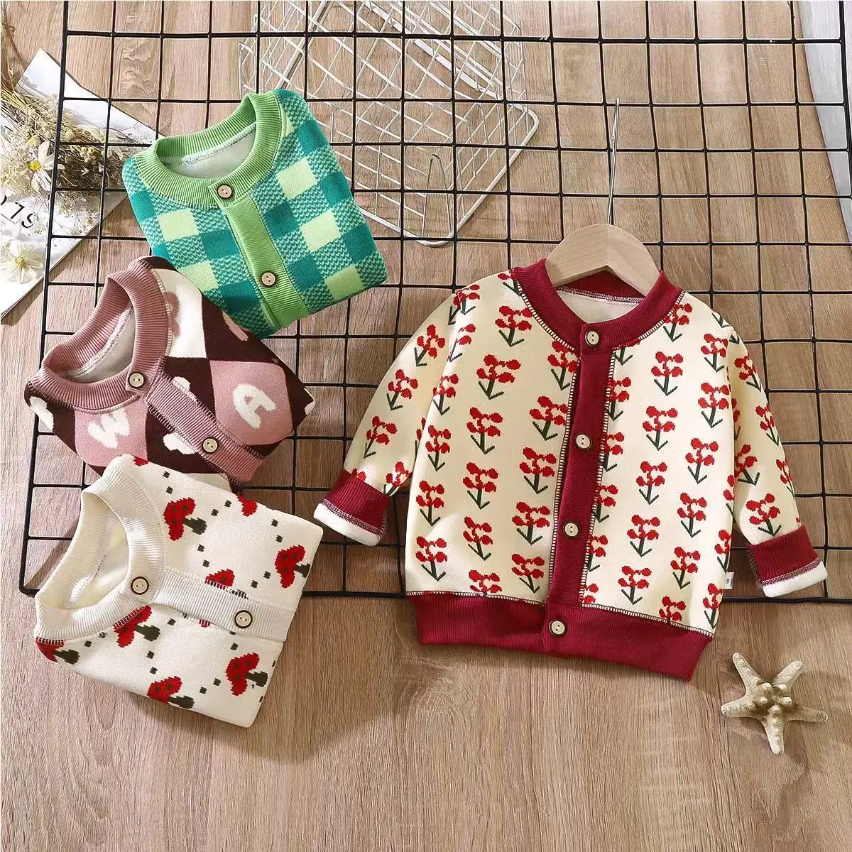2025 Autumn and Winter New Children's Versatile Knitted Jacket Boys and Girls Baby Warm Cardigan Thickened Outside Coat
2025 Autumn and Winter New Children's Versatile Knitted Jacket Boys and Girls Baby Warm Cardigan Thickened Outside Coat
