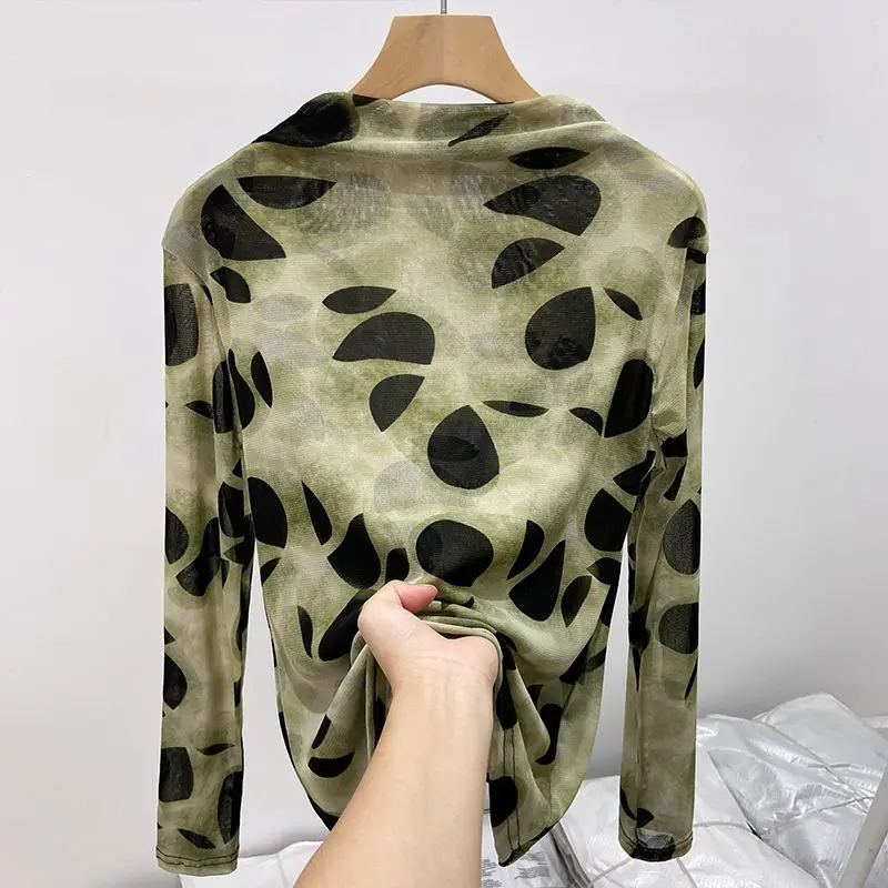 New Noble and Stylish High-end Fashion Style Long Sleeved Top with Mesh as the Base Layer
New Noble and Stylish High-end Fashion Style Long Sleeved Top with Mesh as the Base Layer