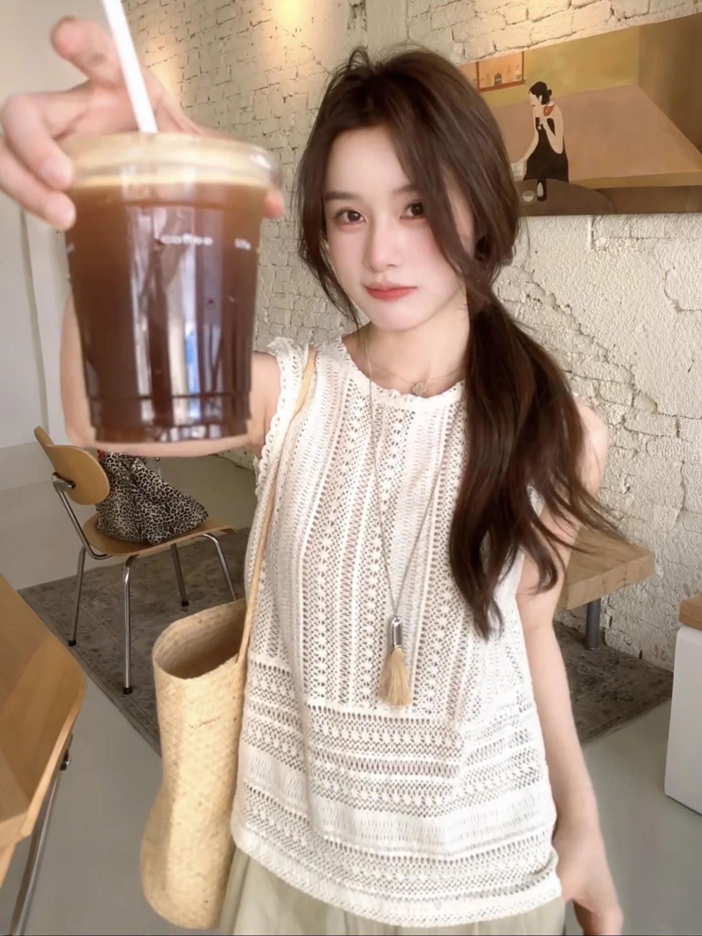 Elegant Hollow out round Neck Vest Shirt Women Summer Loose Thin Holiday Style Beautiful Sleeveless Lace Top French Style Loo...
Elegant Hollow out round Neck Vest Shirt Women Summer Loose Thin Holiday Style Beautiful Sleeveless Lace Top French Style Loo...