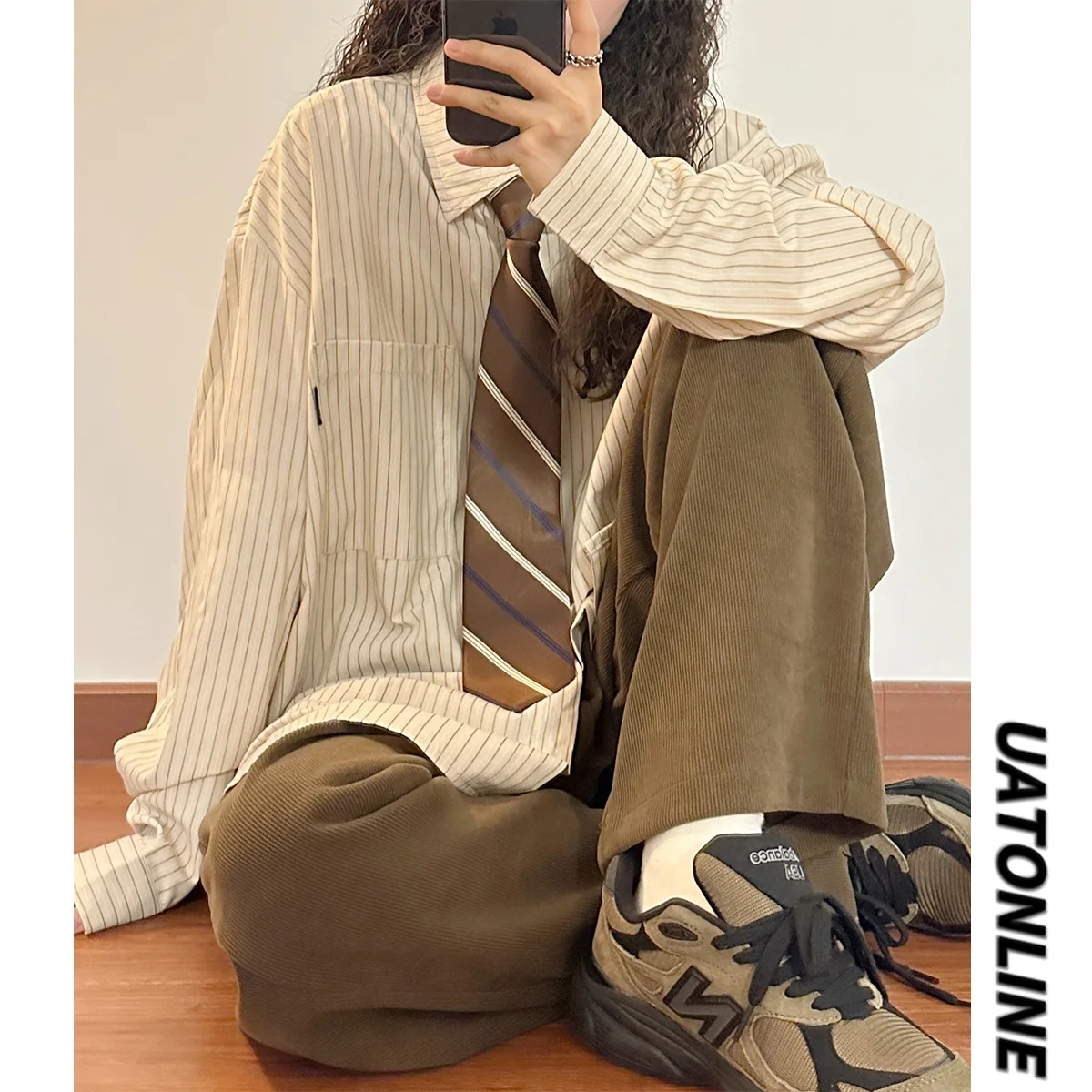 UATONLINE2025 American Sle с горизонтальными полосками Long Sve Повседневная одежда irt Весна Осень Новый винтажный уличный воротник
UATONLINE2025 American Sle с горизонтальными полосками Long Sve Повседневная одежда irt Весна Осень Новый винтажный уличный воротник