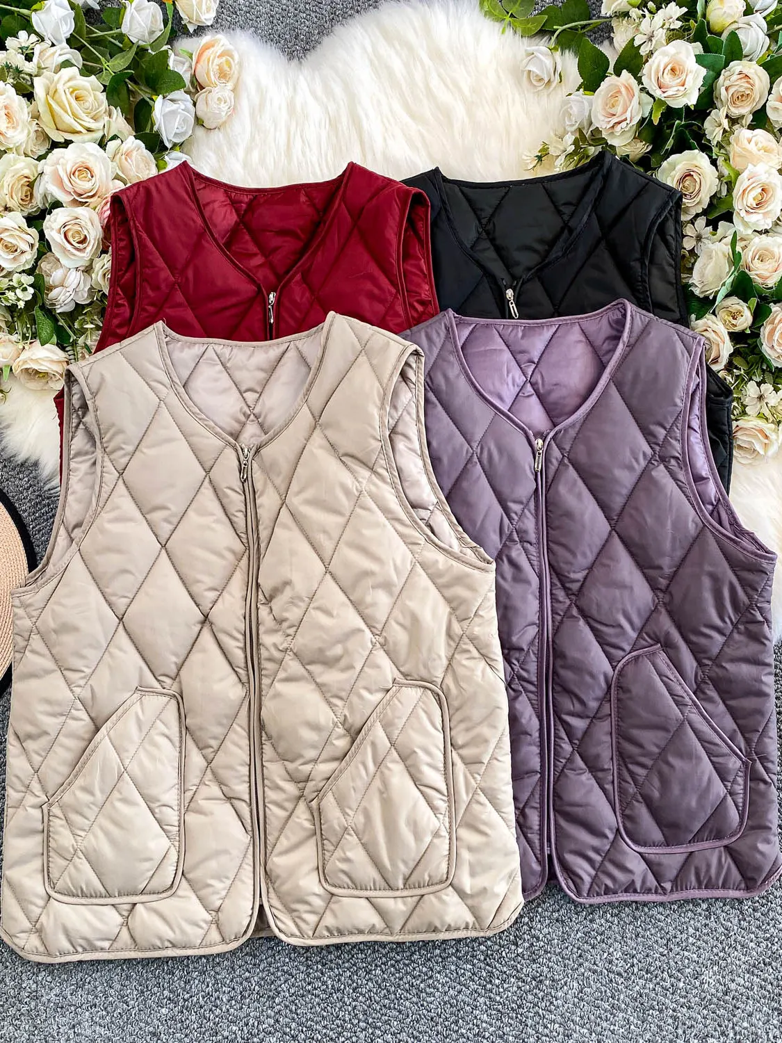 Black Thickened Diamond Grid Cotton Bread down Jacket Vest Women's Winter Loose Slimming Zipper Cotton Top Warmth Medium
Black Thickened Diamond Grid Cotton Bread down Jacket Vest Women's Winter Loose Slimming Zipper Cotton Top Warmth Medium