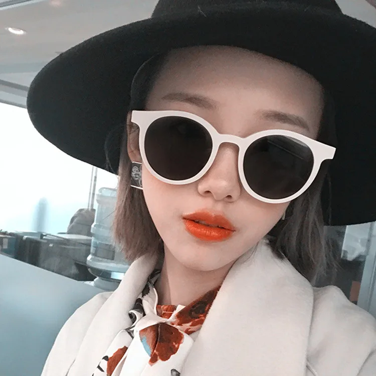 New Women Round Sunglasses Men Glasses Face Female Tide with The Same Polarized Retro Round White Sunglasses Large Frame Glasses
New Women Round Sunglasses Men Glasses Face Female Tide with The Same Polarized Retro Round White Sunglasses Large Frame Glasses