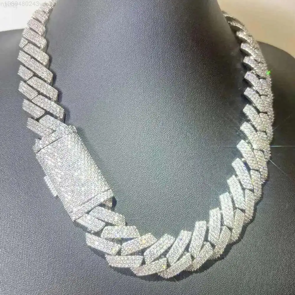 2024 Crazy Design 20mm Width Cuban Chain Iced Out Moissanite Custom Silver Cuban Necklace
2024 Crazy Design 20mm Width Cuban Chain Iced Out Moissanite Custom Silver Cuban Necklace
