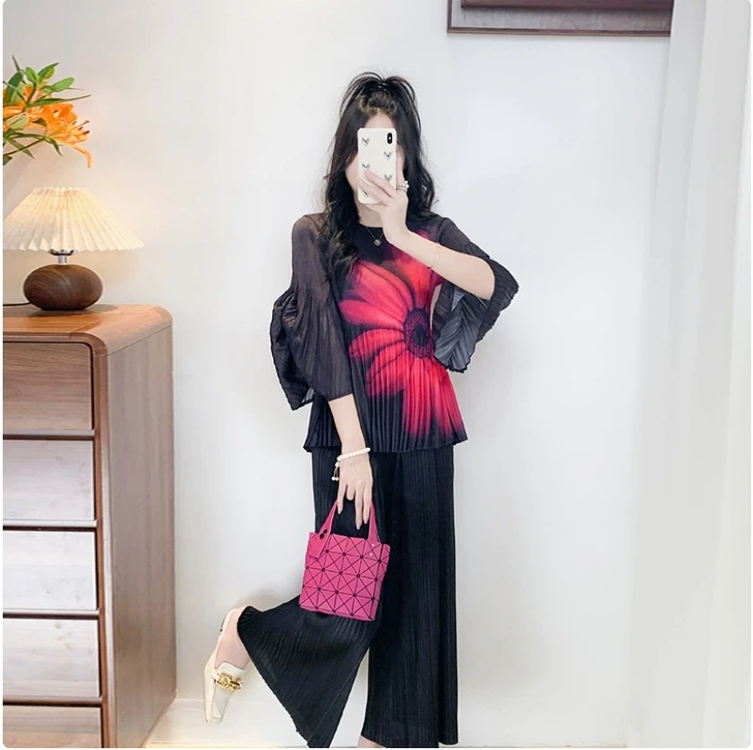 High-end Round Neck Printed Puff Sleeve Pleated T-shirt for Women's Spring New Temperament Commuting Loose Large Size Miyake Top
High-end Round Neck Printed Puff Sleeve Pleated T-shirt for Women's Spring New Temperament Commuting Loose Large Size Miyake Top