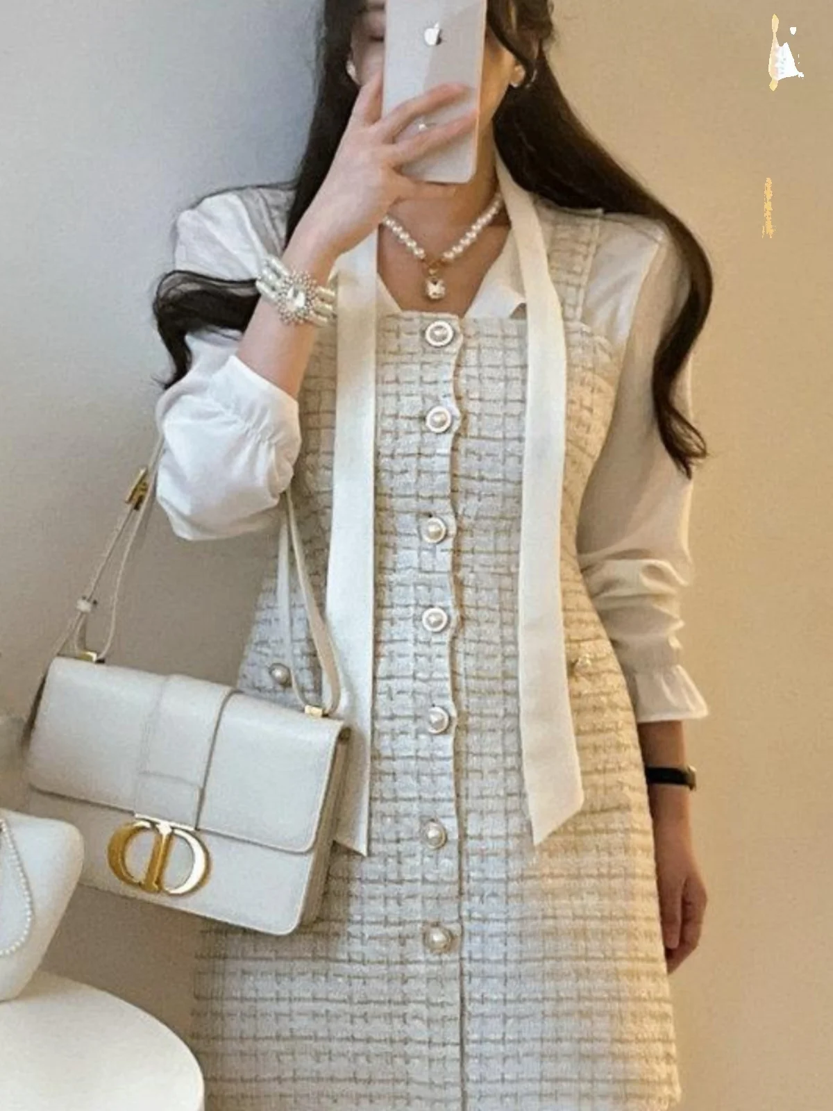 Solowen Gold Thread Plaid Pearl Single Button Waist Cinched Strap Long Sleeve Shirt Set Women's Fashion Ensemble Cotton Fabric
Solowen Gold Thread Plaid Pearl Single Button Waist Cinched Strap Long Sleeve Shirt Set Women's Fashion Ensemble Cotton Fabric