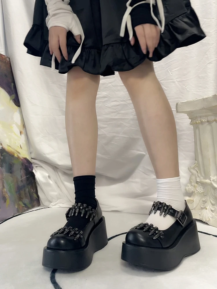Black Thick Sole Bullet Rivet Buckle Pumps 2025 Party Punk Fashion Casual Shoes Spring New Round Toe Street Rock Cool Girl Shoes
Black Thick Sole Bullet Rivet Buckle Pumps 2025 Party Punk Fashion Casual Shoes Spring New Round Toe Street Rock Cool Girl Shoes