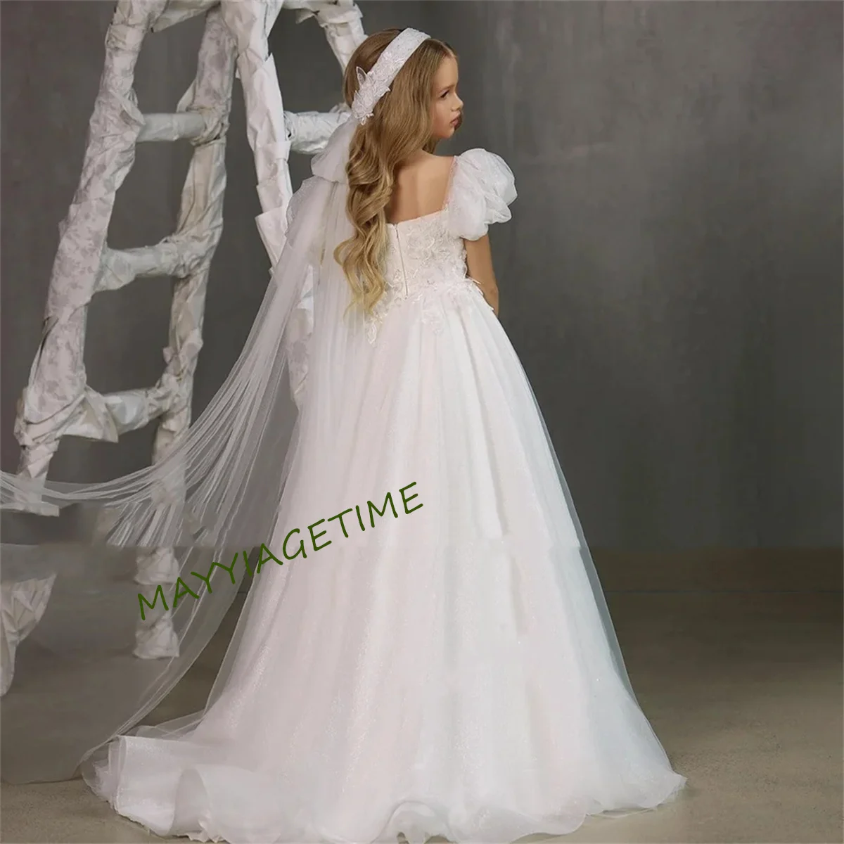 First Communion Fluffy Wedding Flower Girl Dresses Applique Party Dresses Girl Ball Gown Age 2-16 years Sheer Neck Lace Up
First Communion Fluffy Wedding Flower Girl Dresses Applique Party Dresses Girl Ball Gown Age 2-16 years Sheer Neck Lace Up