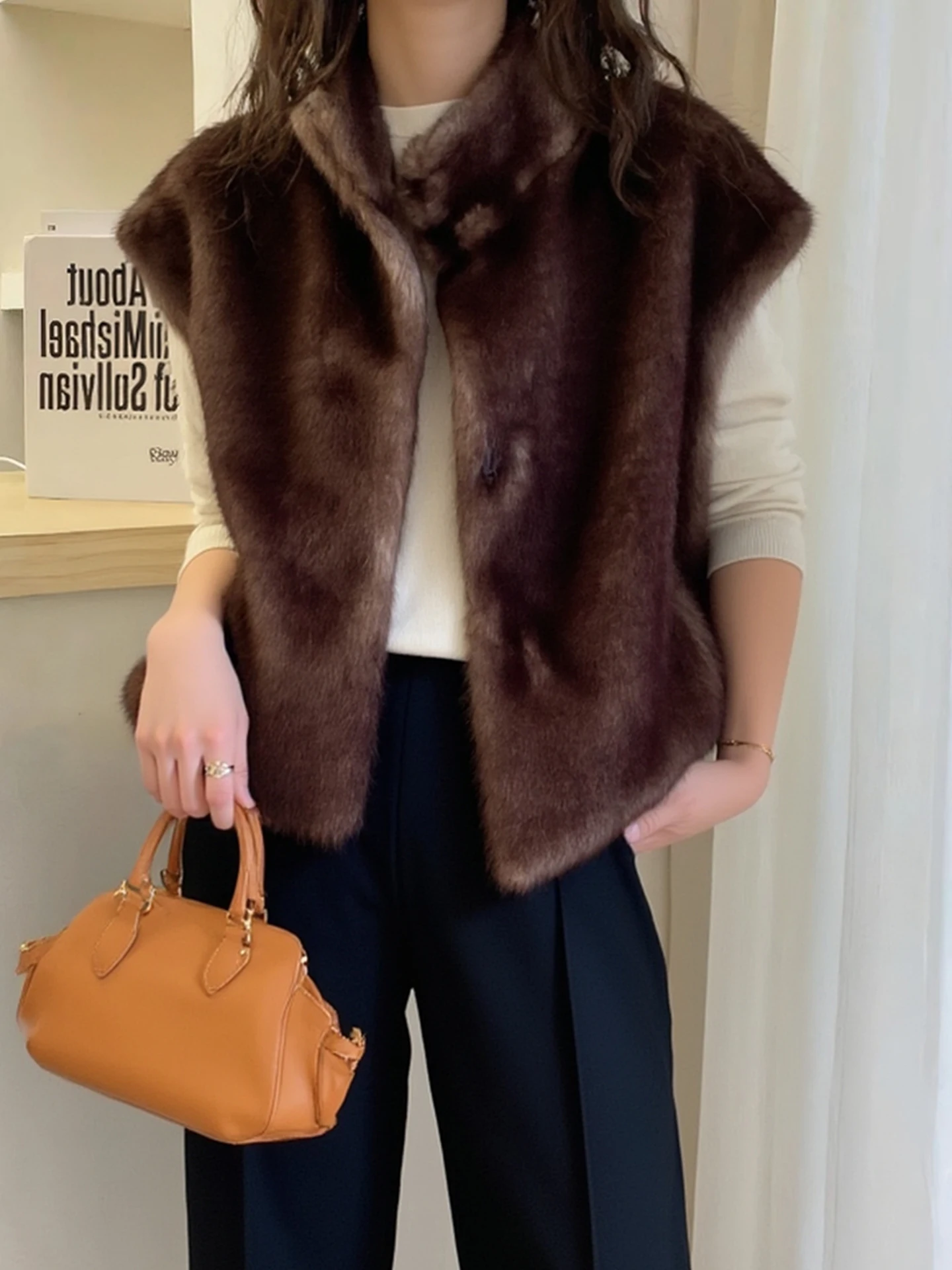 Шикарный зимний жилет в стиле ретро, женский мягкий теплый модный верхняя одежда премиум-класса, легкий удобный топ Sli
Шикарный зимний жилет в стиле ретро, женский мягкий теплый модный верхняя одежда премиум-класса, легкий удобный топ Sli