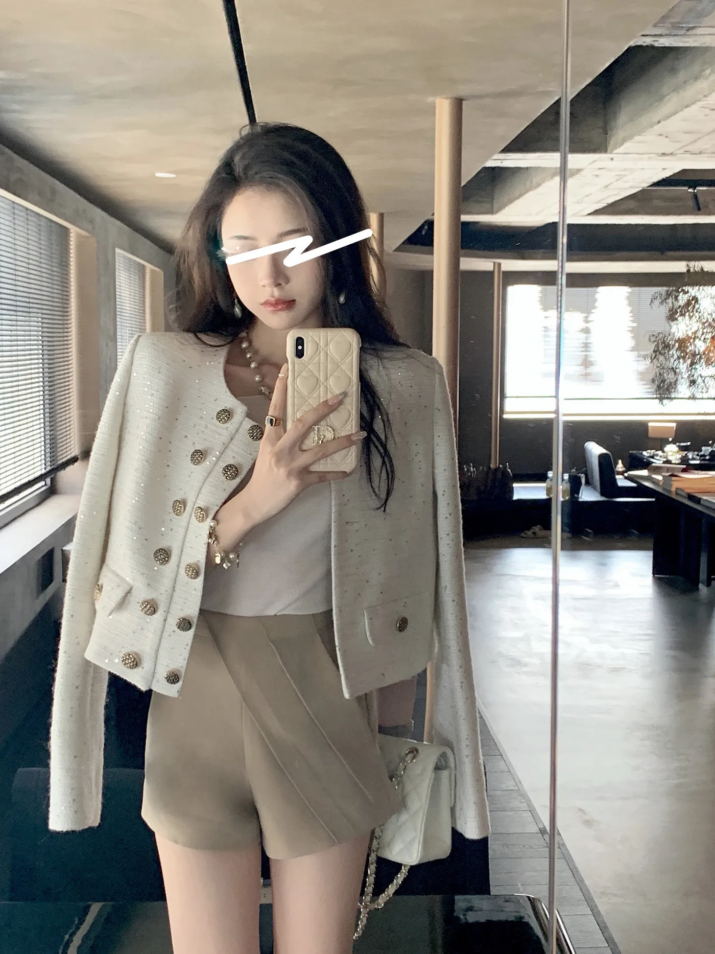 2022 New French Temperament Small Fragrance Women Winter Clothes O-neck Double Breasted Short Tweed Jacket Wool Coat Top
2022 New French Temperament Small Fragrance Women Winter Clothes O-neck Double Breasted Short Tweed Jacket Wool Coat Top