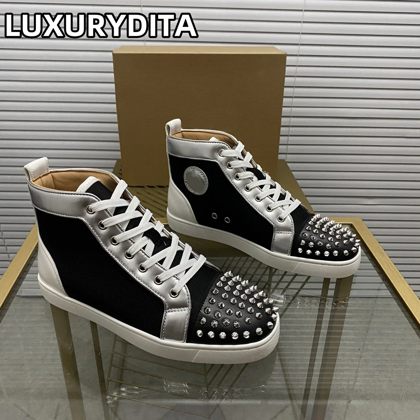 Top Quality Womens Trendy Casual Tennis Shoes Luxury Mens Real Leather Sneakers 35-48 Designr Rivet Red Soled Lovers Shoes M0131
Top Quality Womens Trendy Casual Tennis Shoes Luxury Mens Real Leather Sneakers 35-48 Designr Rivet Red Soled Lovers Shoes M0131