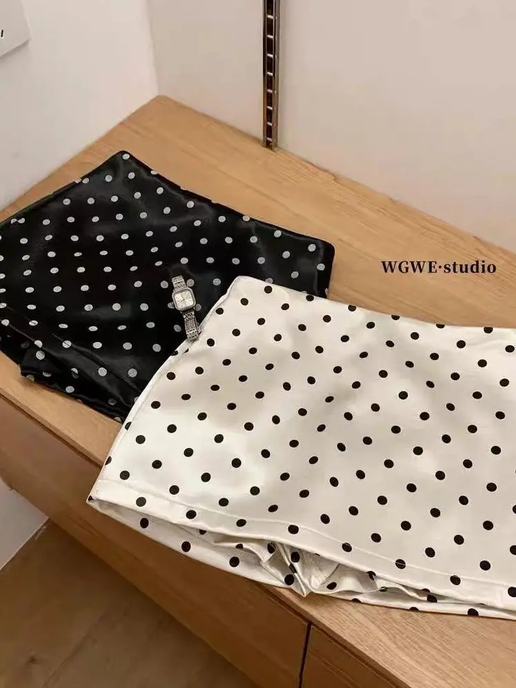 Elegant Satin Polka Dot Simple Low Waist Women's Skirt Spring Summer New Style Slimming Half Body Short A-Line Skirt
Elegant Satin Polka Dot Simple Low Waist Women's Skirt Spring Summer New Style Slimming Half Body Short A-Line Skirt
