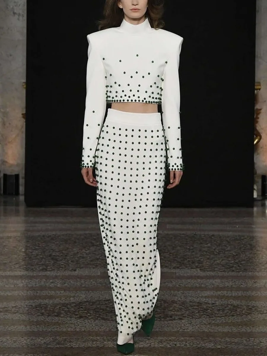 New stylish sexy and elaborately beaded short top and skirt set for elegant ladies with temperament
New stylish sexy and elaborately beaded short top and skirt set for elegant ladies with temperament