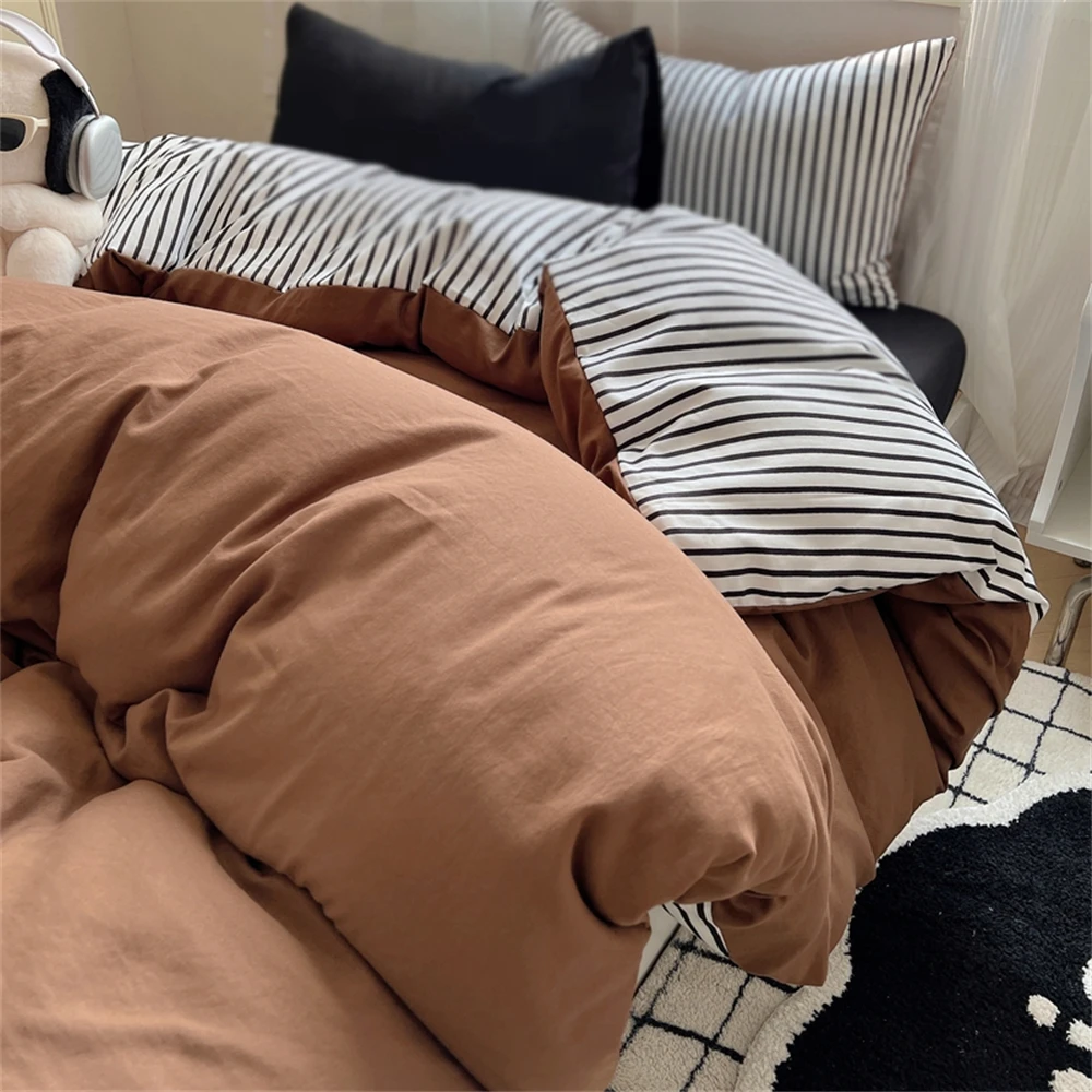 Bed Linen Bedding Set Solid Color Stripes Printing Washed Cotton Bedroom Decor Duvet Cover Pillowcase Bedspread Four Piece Sets
Bed Linen Bedding Set Solid Color Stripes Printing Washed Cotton Bedroom Decor Duvet Cover Pillowcase Bedspread Four Piece Sets