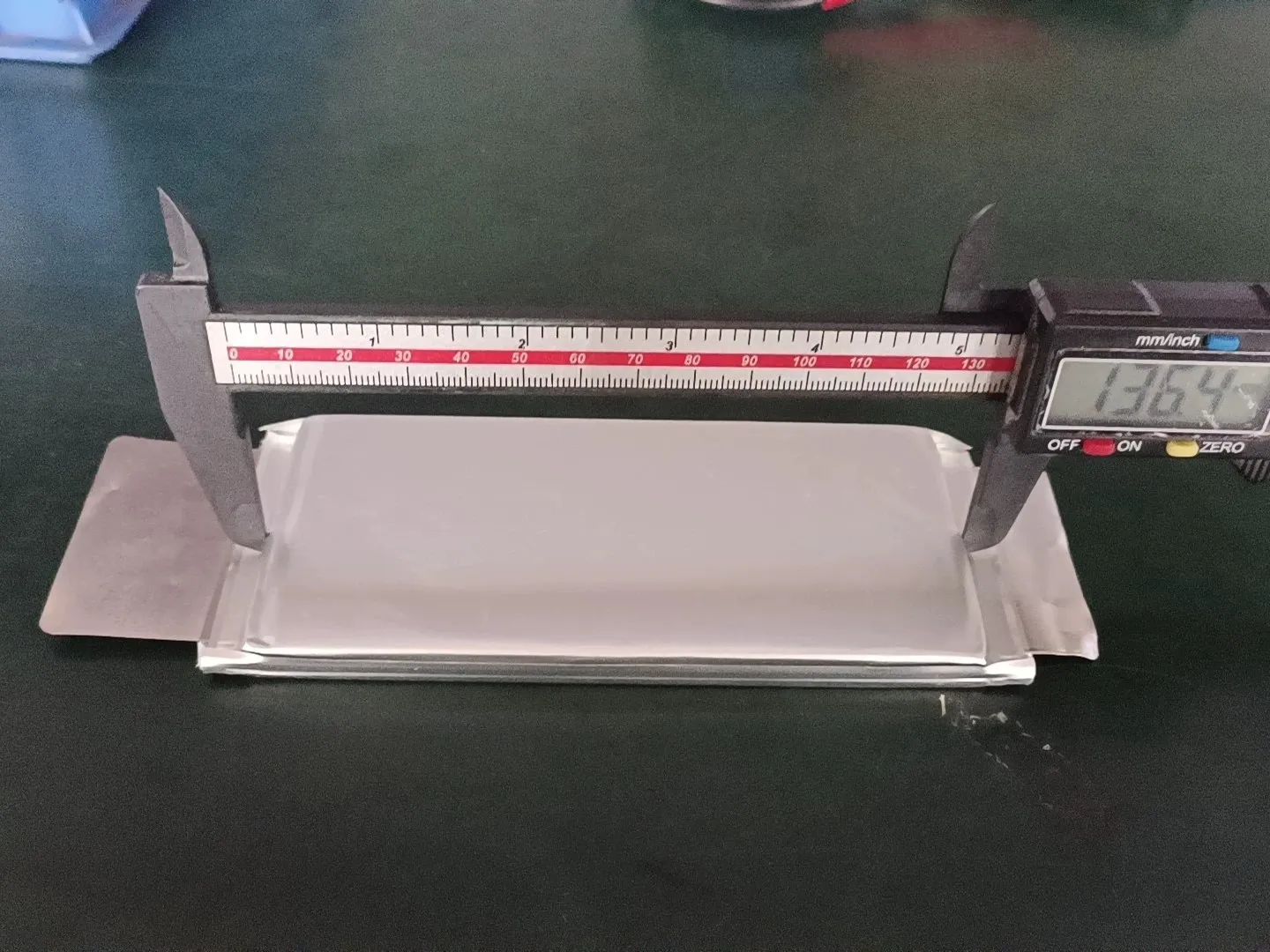 10264145 1064145 8200 мАч 60c-180c автомобильная перемычка Аварийный запуск автомобилей Размер: Толщина 10 * Ширина 64 * Длина 145 мм
10264145 1064145 8200 мАч 60c-180c автомобильная перемычка Аварийный запуск автомобилей Размер: Толщина 10 * Ширина 64 * Длина 145 мм