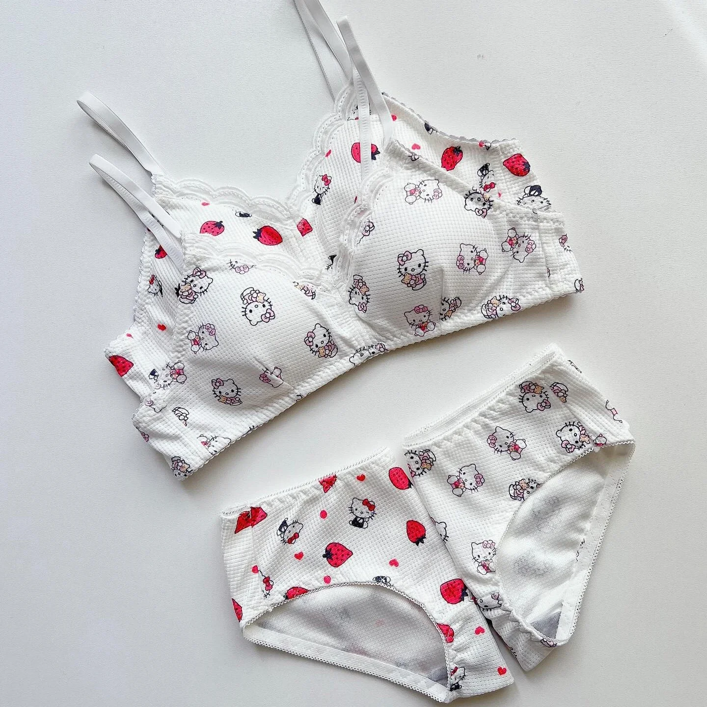 Hello Kitty New Student Girls Cartoon Sweet Cute Underwear Small Breasts Gathered Thin Section Anti-sagging Triangle Cup Bra Set
Hello Kitty New Student Girls Cartoon Sweet Cute Underwear Small Breasts Gathered Thin Section Anti-sagging Triangle Cup Bra Set