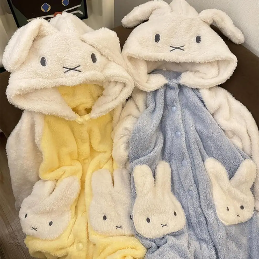 Ночная рубашка Miffy, милый мультфильм, простой креативный коралловый бархат, приятный для кожи, мягкий толстый кавайный халат для девочек, подарок
Ночная рубашка Miffy, милый мультфильм, простой креативный коралловый бархат, приятный для кожи, мягкий толстый кавайный халат для девочек, подарок