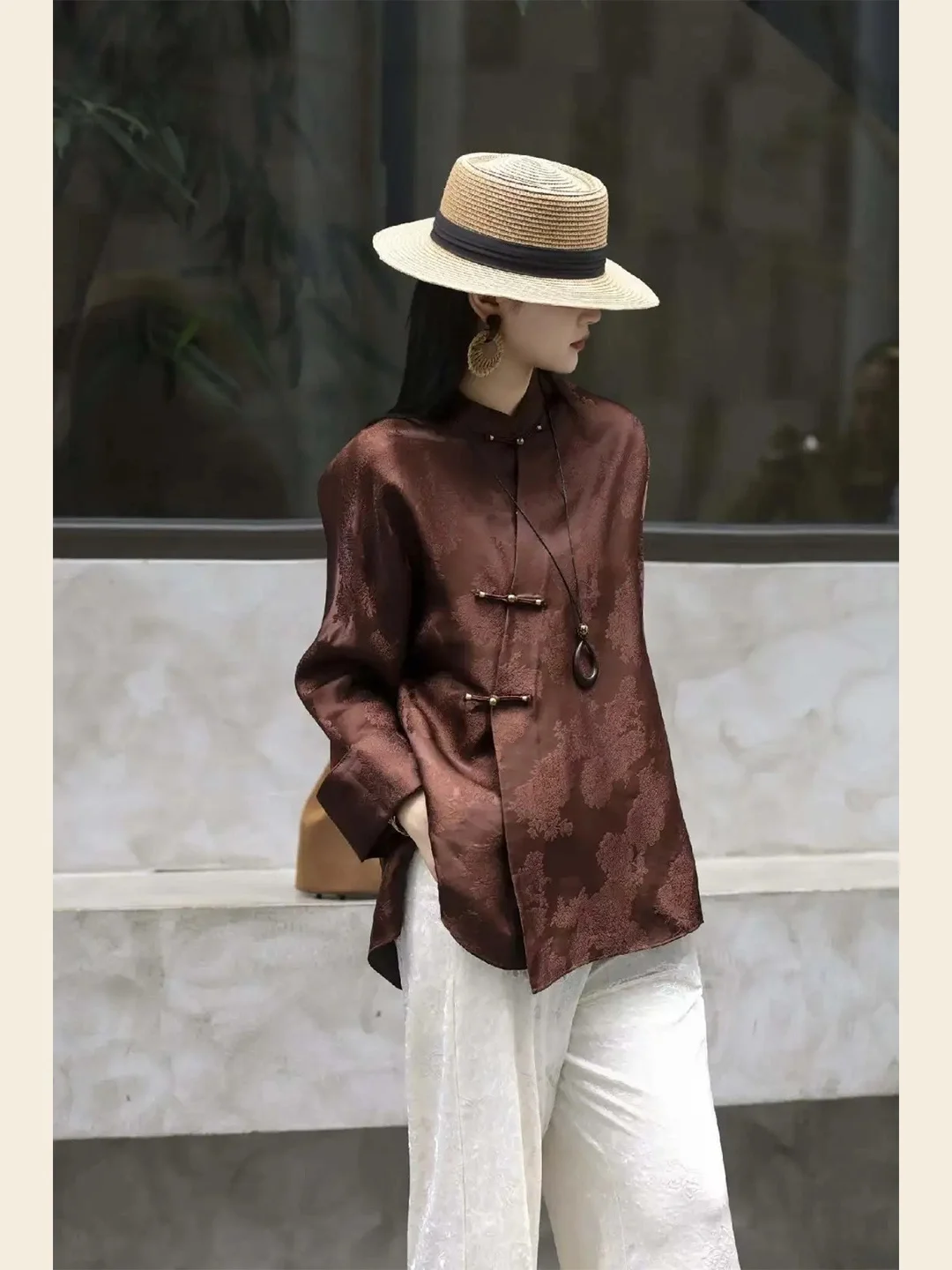 Новая женская блузка на весну 2026 года в китайском стиле, свободного кроя, с воротником-стойкой, на пуговицах, высококачественная, модная
Новая женская блузка на весну 2026 года в китайском стиле, свободного кроя, с воротником-стойкой, на пуговицах, высококачественная, модная