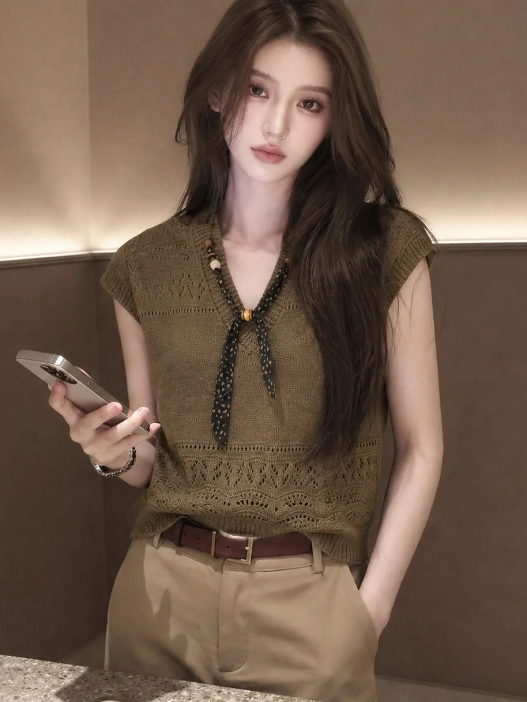 Elegant V-Neck Silk Scarf Knitted Top Fashionable Loose Summer Shirt Age-Defying Trendy Korean Style Straight Cut Short Sleeve
Elegant V-Neck Silk Scarf Knitted Top Fashionable Loose Summer Shirt Age-Defying Trendy Korean Style Straight Cut Short Sleeve