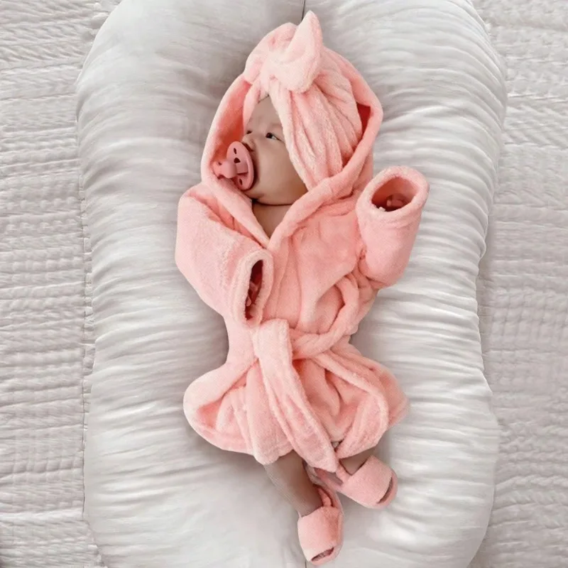 Реквизит для фотосъемки новорожденных, комплекты халатов, мягкий плюшевый халат с капюшоном и тапочки, наряды для детской фотосессии для студийной фотосессии
Реквизит для фотосъемки новорожденных, комплекты халатов, мягкий плюшевый халат с капюшоном и тапочки, наряды для детской фотосессии для студийной фотосессии