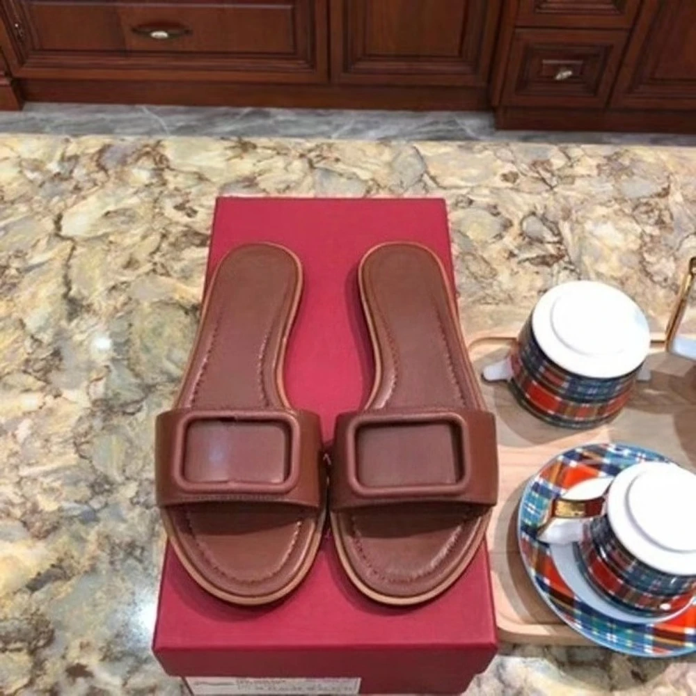 2026 Summer New Women's Metal Accent Flat Slides Genuine Leather Open Toe Sandals All-Matching Outdoor Slippers Trendy
2026 Summer New Women's Metal Accent Flat Slides Genuine Leather Open Toe Sandals All-Matching Outdoor Slippers Trendy