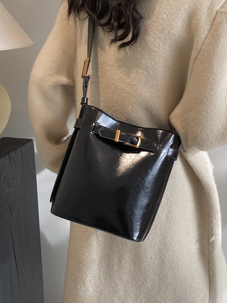PU Leather Bucket Bag For Women New Spring Autumn Vintage Red Crossbody Bag Western Commuting One Shoulder Soft Bag
PU Leather Bucket Bag For Women New Spring Autumn Vintage Red Crossbody Bag Western Commuting One Shoulder Soft Bag