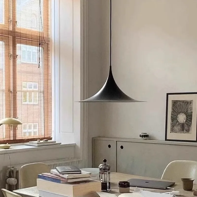 Minimalist original horn chandelier can be moved rocker arm restaurant flying saucer light medieval style island track light
Minimalist original horn chandelier can be moved rocker arm restaurant flying saucer light medieval style island track light