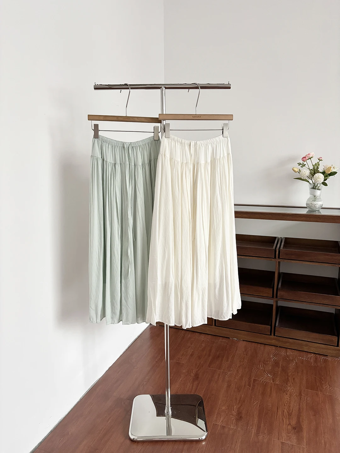 Women's High Waist A-Line Skirt Summer 2026 Versatile Slimming Midi Skirt Wide Hemline Polyester Fiber Standard Fit
Women's High Waist A-Line Skirt Summer 2026 Versatile Slimming Midi Skirt Wide Hemline Polyester Fiber Standard Fit
