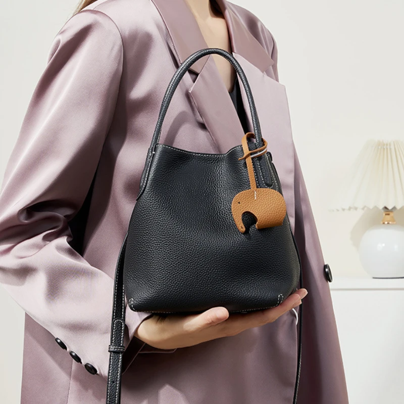 High quality leather women's bag, vegetable basket bag, simple multifunctional crossbody bag, commuting single shoulder bucket b
High quality leather women's bag, vegetable basket bag, simple multifunctional crossbody bag, commuting single shoulder bucket b