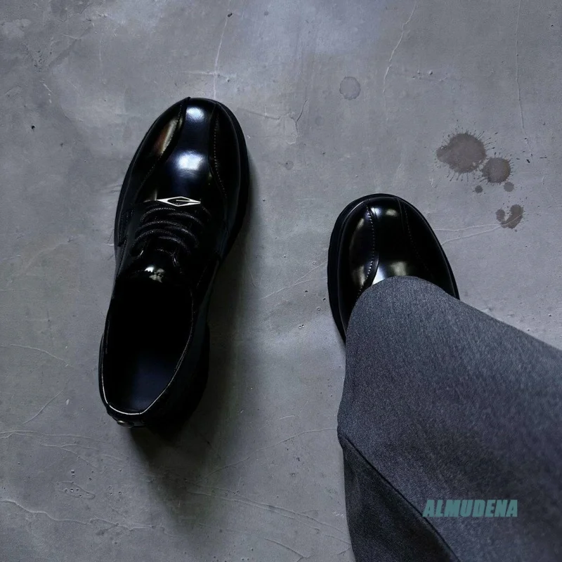 Glossy Faux Leather Men Split Toe Shoes Lace Up Chunky Platform Sole Spring Autumn Street Trendy Business Versatile Daily Shoes
Glossy Faux Leather Men Split Toe Shoes Lace Up Chunky Platform Sole Spring Autumn Street Trendy Business Versatile Daily Shoes